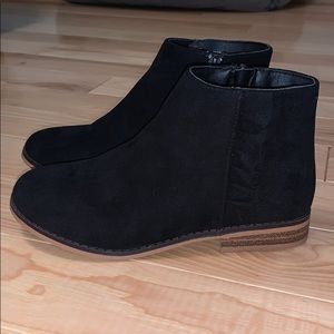 Girls black suede boots